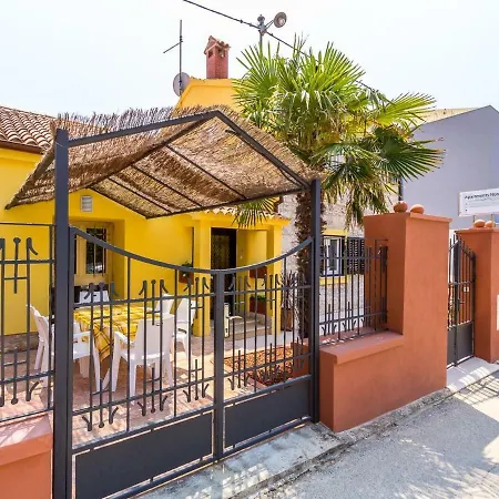 Casa Lungomare Apartment